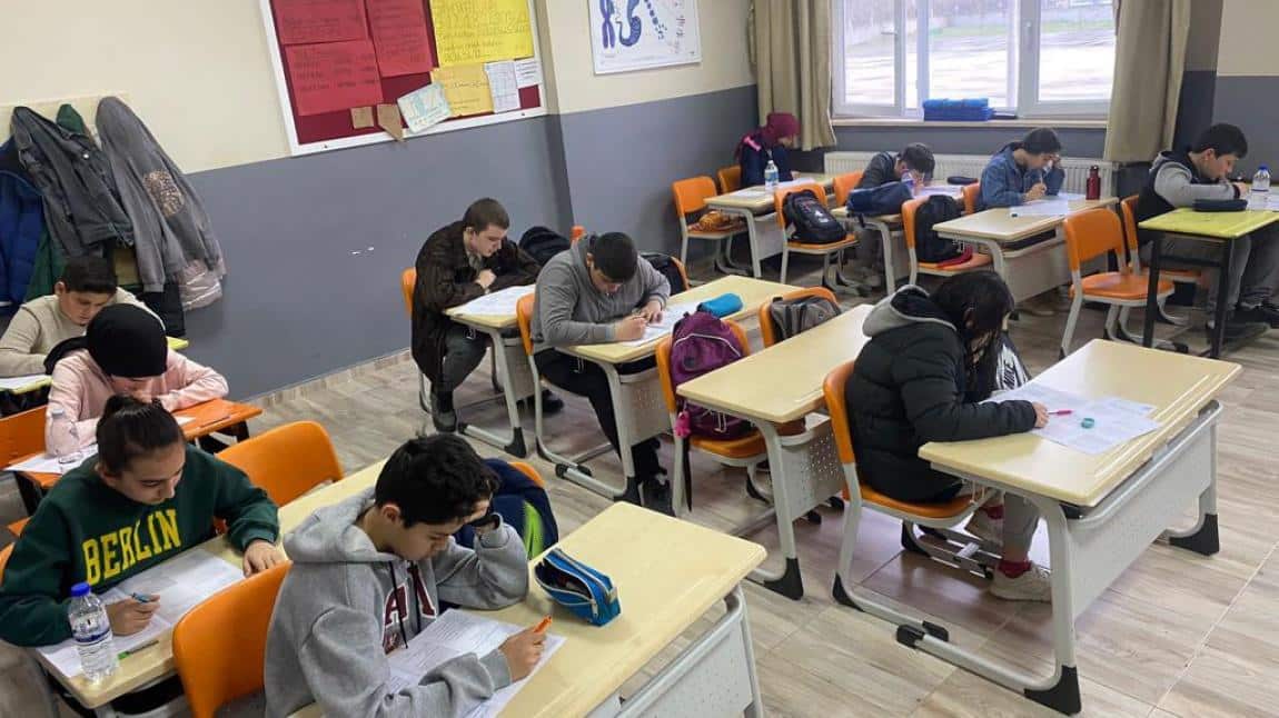 8. ve 12. sınıf öğrencilerine yönelik Seviye Tespit Sınavı (deneme) yapıldı.